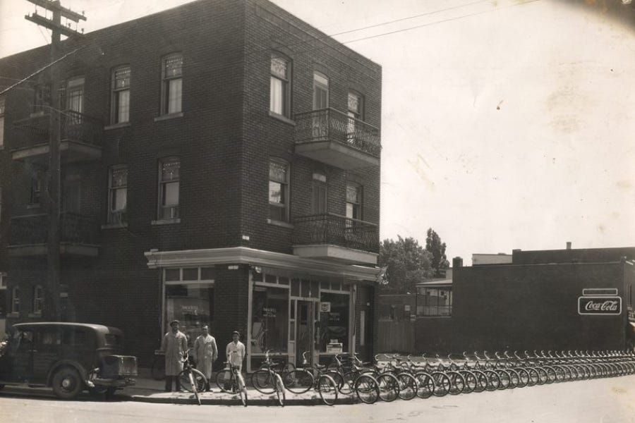 1947 - Primeau Bicycles sur la rue Rouen à Montréal (Extérieur) - Tout premier magasin Primeau Vélo au Canada